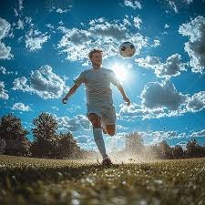 拜仁本赛季12轮保持不败，领跑积分榜，轰入44球，攻防俱佳，明日将迎战柏林联合。