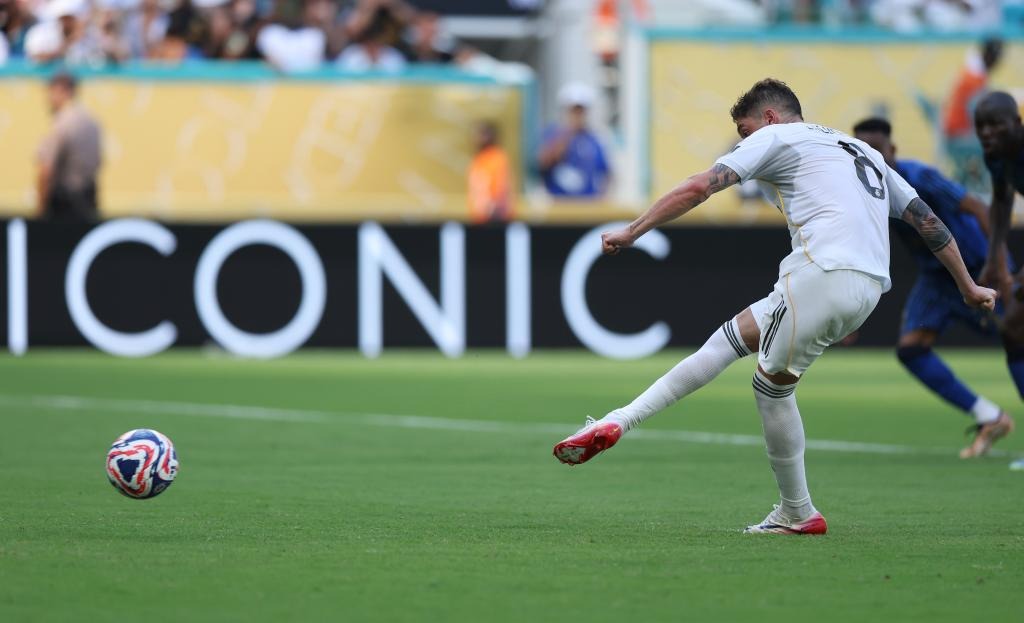 巴萨仍在讨论一月份引进防守球员的计划。